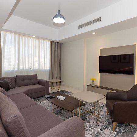 Platinum Coast Hotel Apartments Fujairah Exteriör bild Living room