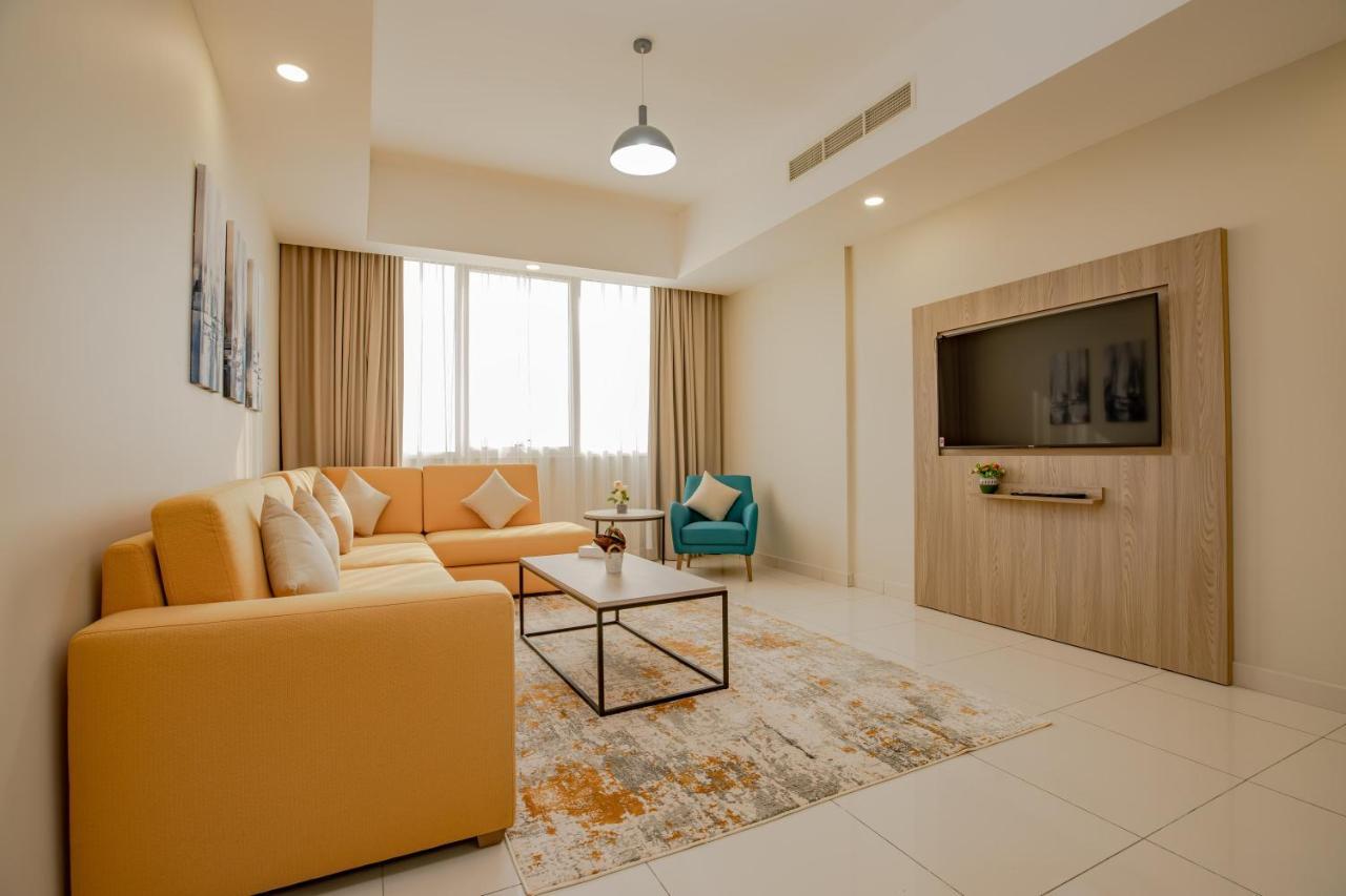 Platinum Coast Hotel Apartments Fujairah Exteriör bild Living room