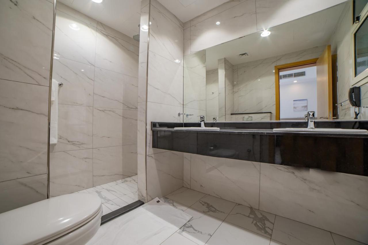 Platinum Coast Hotel Apartments Fujairah Exteriör bild Bathroom