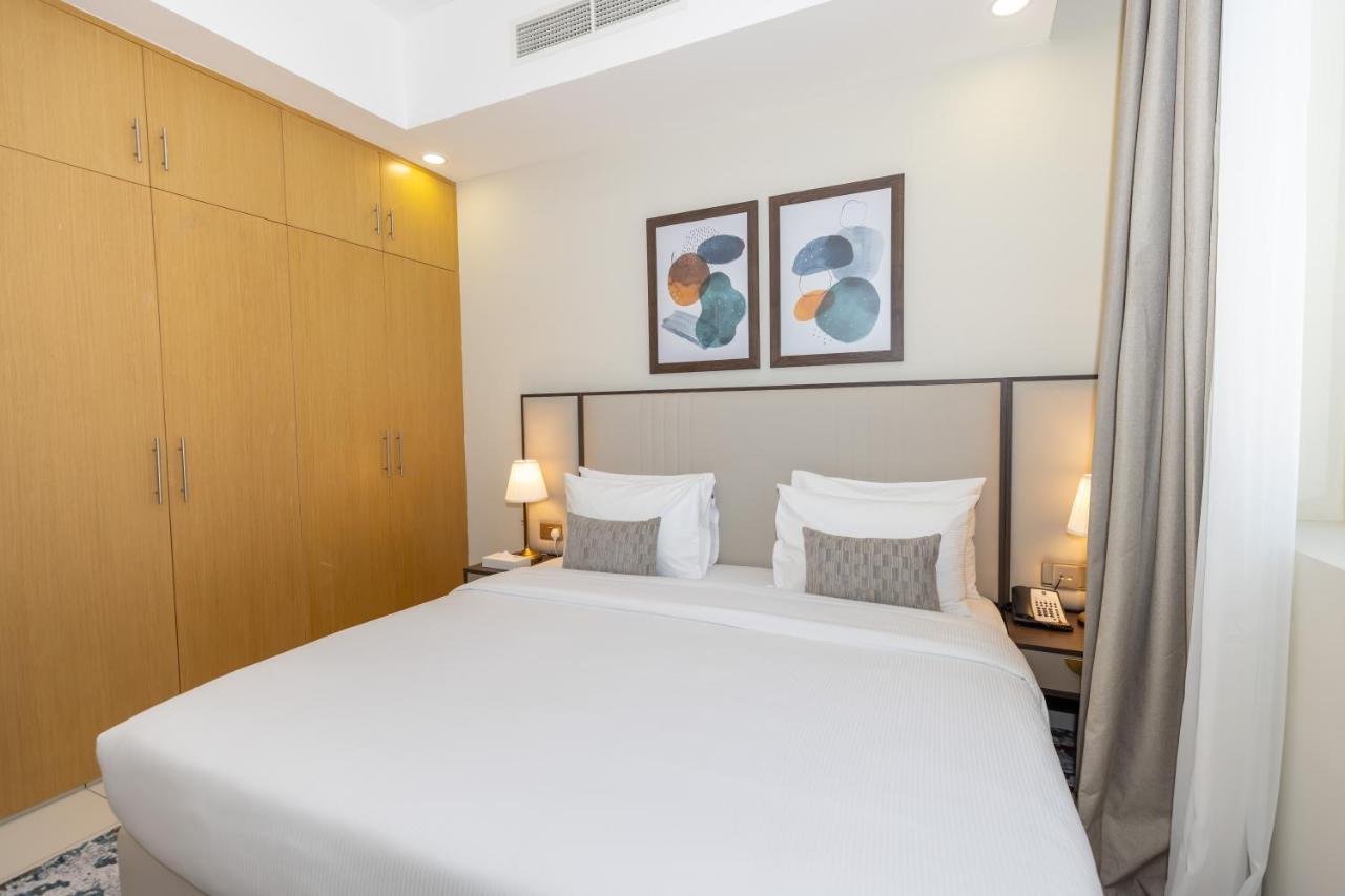 Platinum Coast Hotel Apartments Fujairah Exteriör bild A bedroom at the hotel