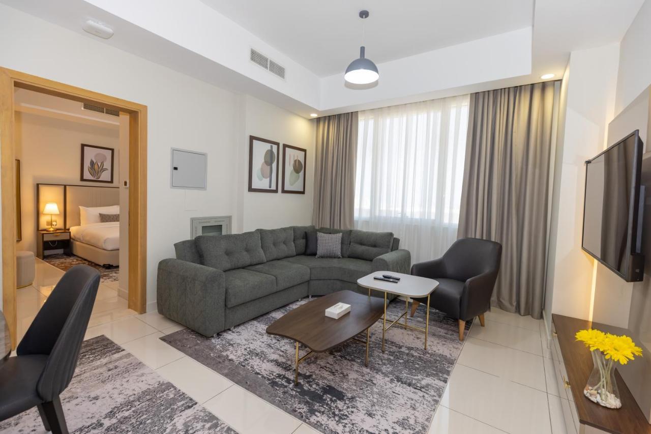 Platinum Coast Hotel Apartments Fujairah Exteriör bild Living room